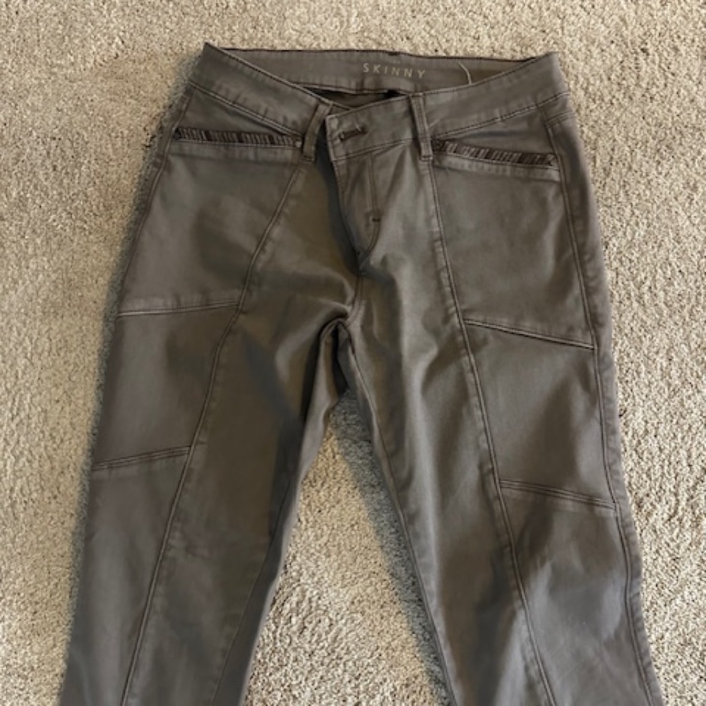 White House Black Market Skinny leg brown pants, zipper at ankle